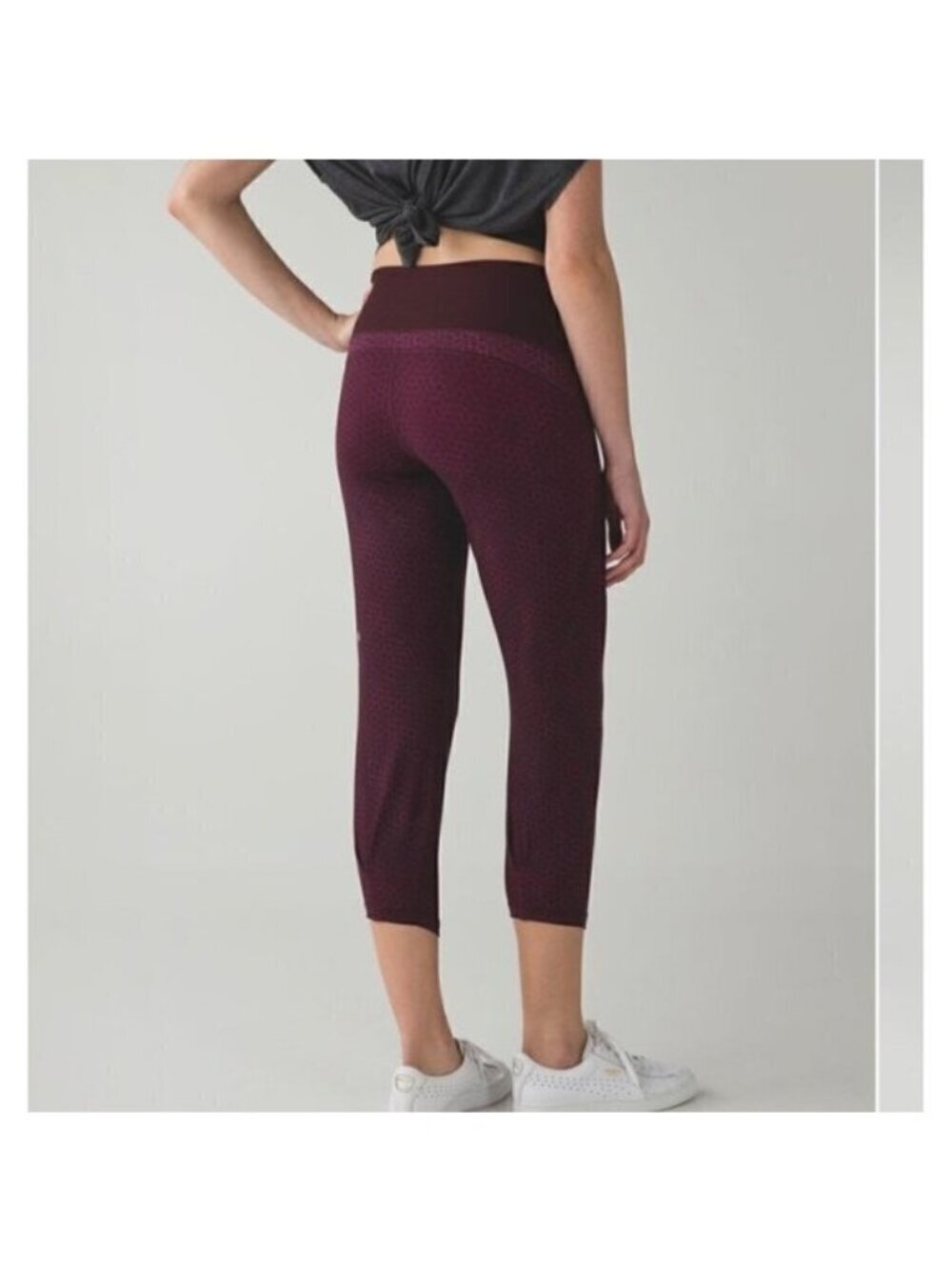 Lululemon Shake it out crop , Bordeaux drama, Size 6 B60